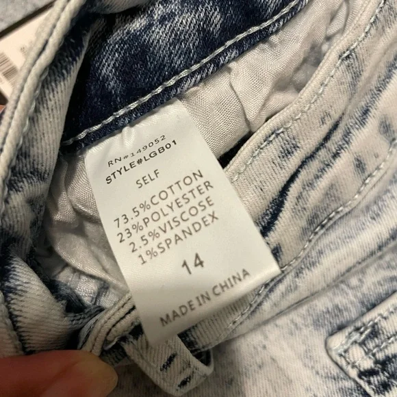 FashionNova Denim Bermuda Shorts - Picture 4 of 7